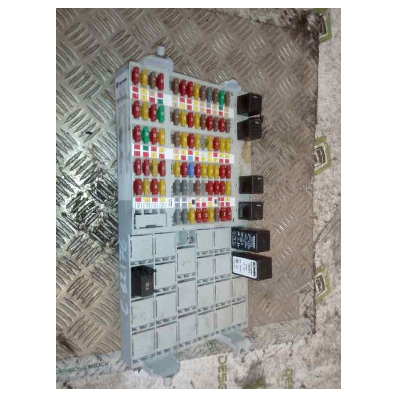 Recambio de caja reles / fusibles para scania serie p/g/r (c-clase) 12.7 diesel referencia OEM IAM 2451424 1775796 - Blanco