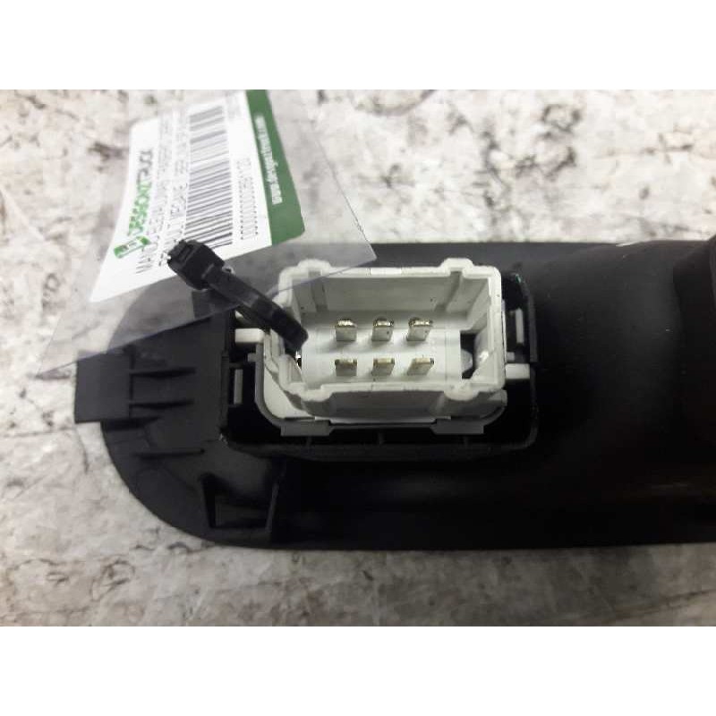 Recambio de mando elevalunas trasero derecho para renault megane ii berlina 5p authentique referencia OEM IAM 156015540 2