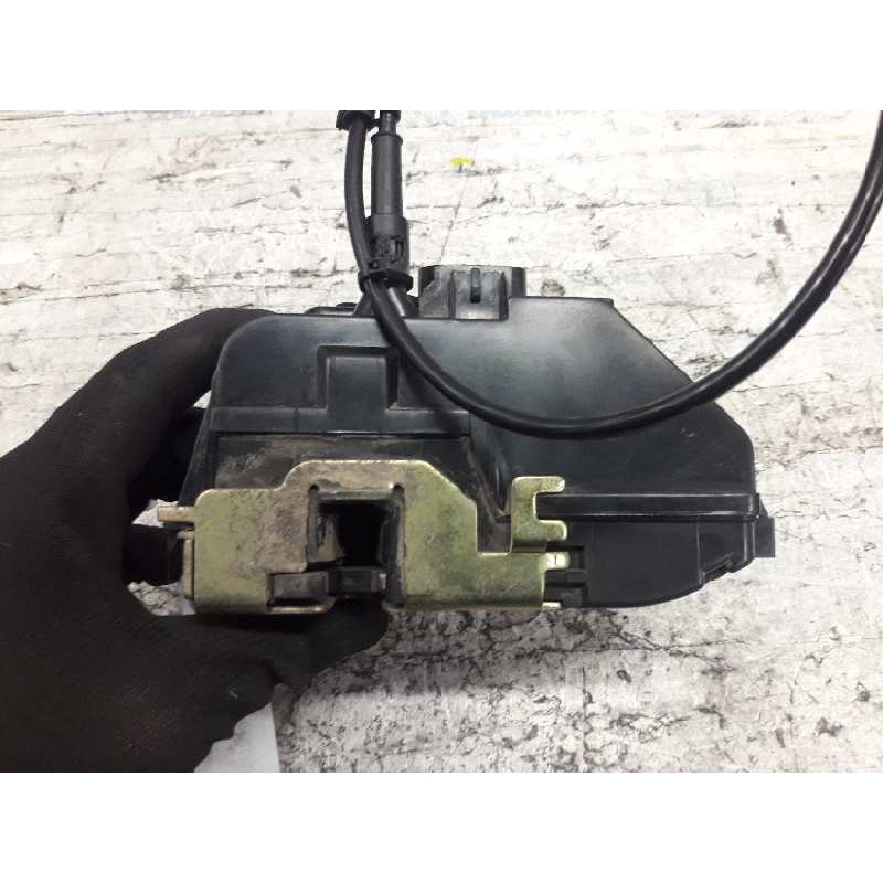 Recambio de cerradura puerta delantera derecha para renault megane ii berlina 5p authentique referencia OEM IAM 027779 4