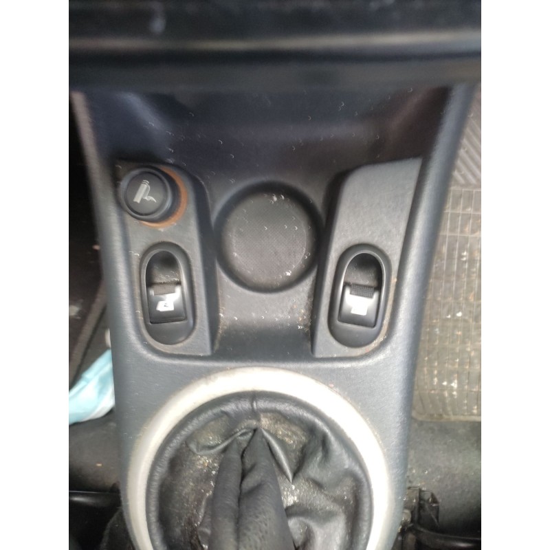 Recambio de mando elevalunas delantero izquierdo para citroën c3 hdi 70 furio referencia OEM IAM   