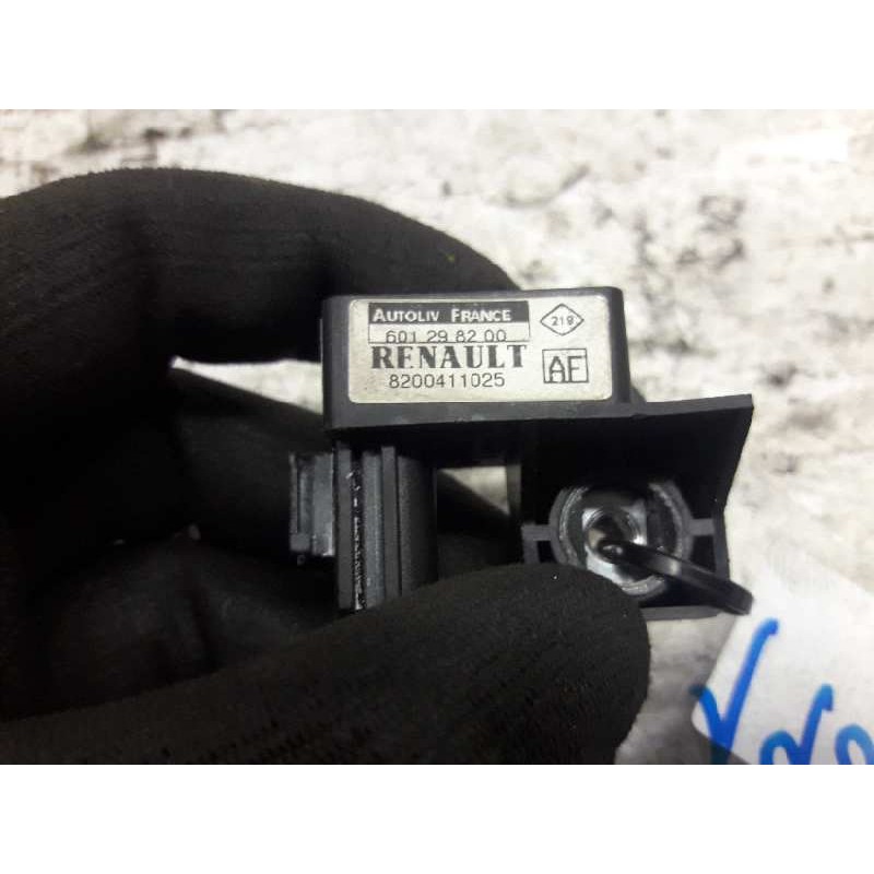 Recambio de sensor airbag para renault megane ii berlina 5p authentique referencia OEM IAM 8200411025 DERECHO 2