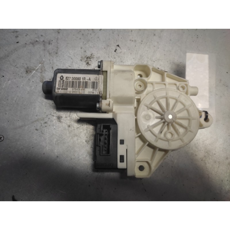 Recambio de motor elevalunas trasero derecho para renault clio iii referencia OEM IAM 827300001RA 978409105 6 PINS 2