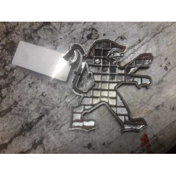 Recambio de emblema para peugeot 308 confort referencia OEM IAM  TRASERO 