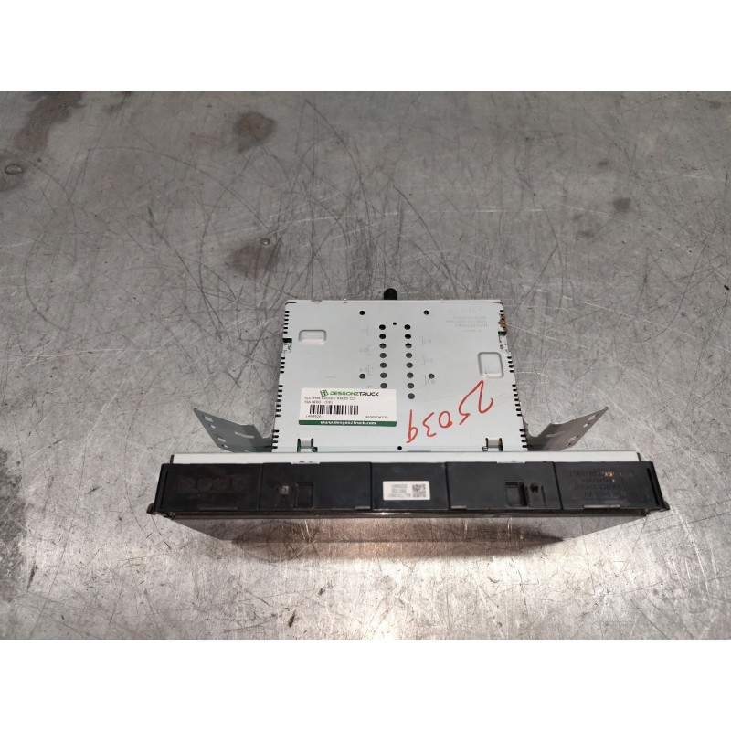 Recambio de sistema audio / radio cd para kia niro i (de) e-niro referencia OEM IAM 9656004330 - Blanco 2
