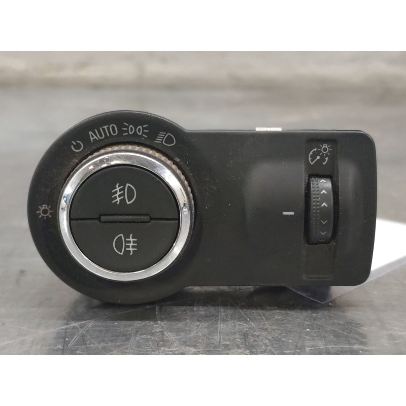 Recambio de boton antiniebla para opel astra j lim. excellence referencia OEM IAM 13268707  