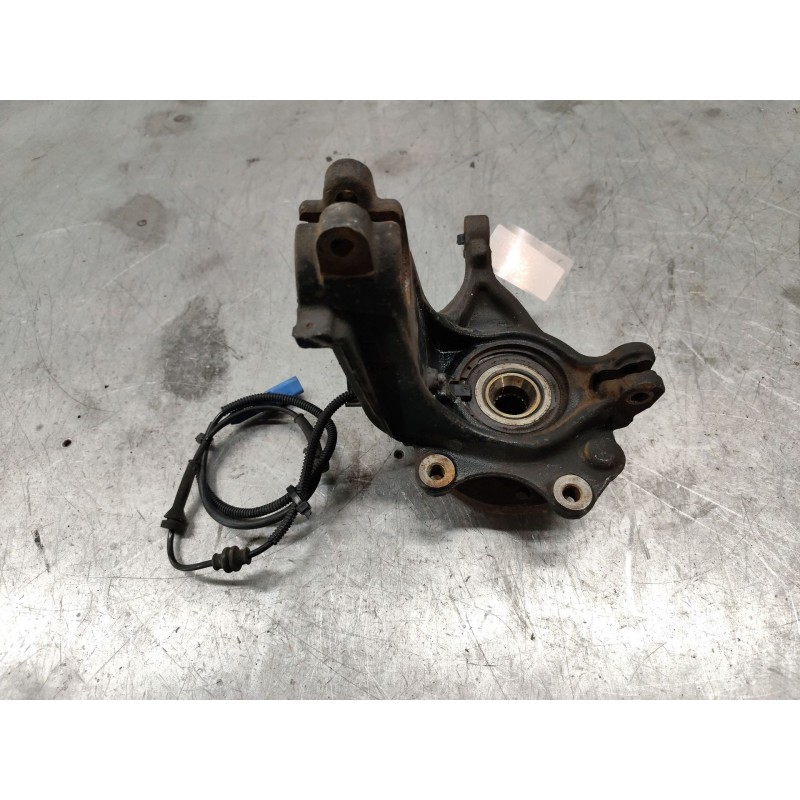 Recambio de mangueta delantera derecha para peugeot 207 sw confort referencia OEM IAM - Blanco 2