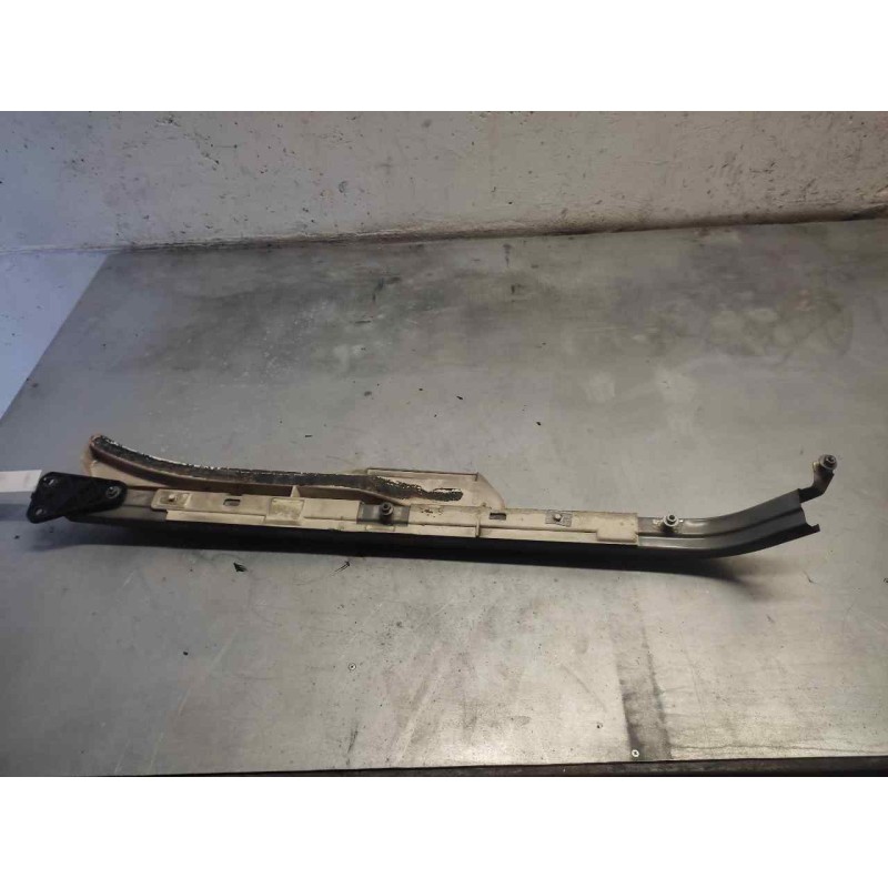 Recambio de guia puerta corredera derecha para peugeot 807 sv referencia OEM IAM - Negro 2