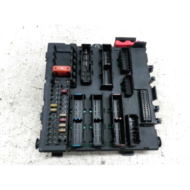Recambio de caja reles / fusibles para opel vectra c berlina comfort referencia OEM IAM 519045017 460023260 2