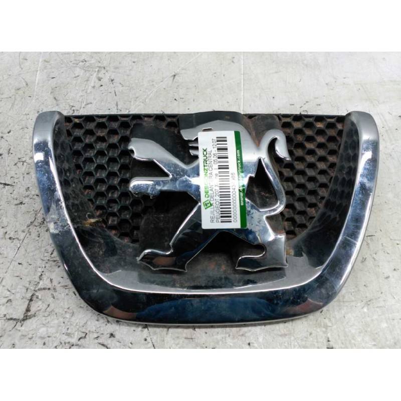 Recambio de rejilla delantera central para peugeot 207 x-line referencia OEM IAM   