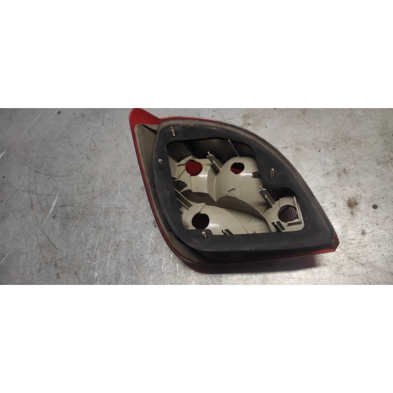 Recambio de piloto trasero derecho para ford fiesta berlina (dx) 1.25 16v cat referencia OEM IAM 2