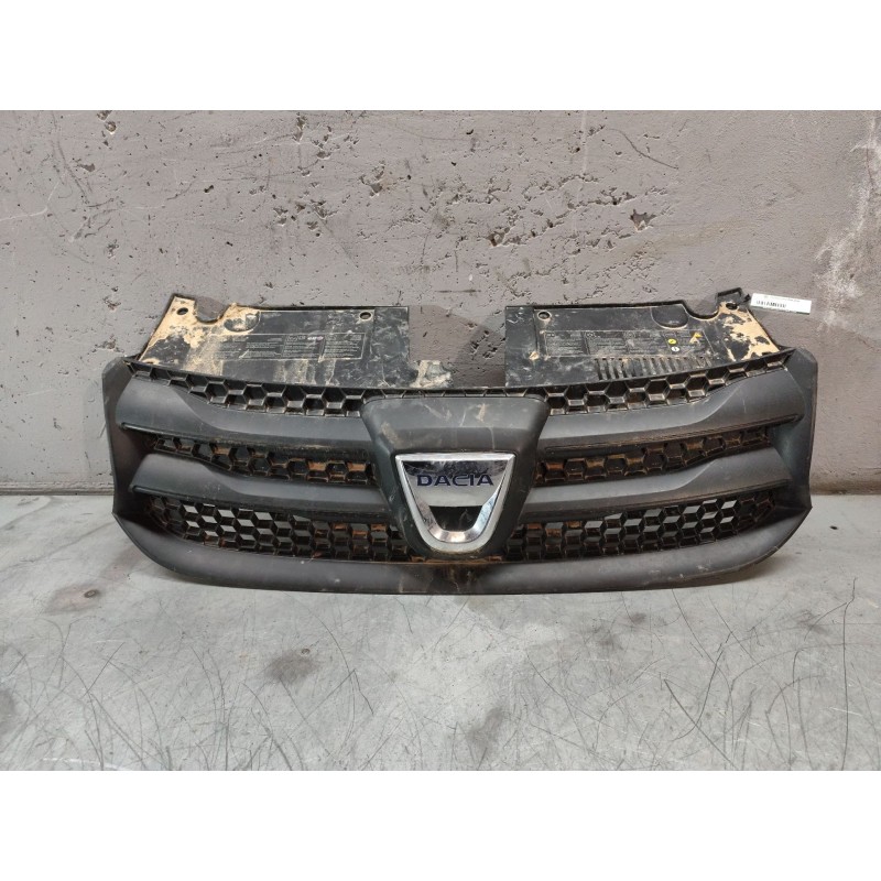 Recambio de rejilla delantera para dacia sandero ii (b8_) tce 90 (b8m1, b8ma) referencia OEM IAM   