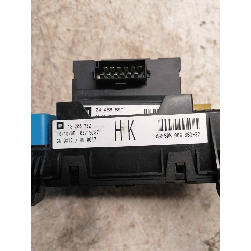Recambio de caja reles / fusibles para opel astra h berlina cosmo referencia OEM IAM 13206762 5DK00866932 - Gris 2