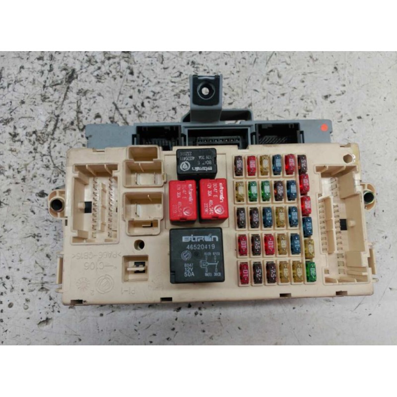 Recambio de caja reles / fusibles para alfa romeo 147 (190) 1.9 jtd distinctive referencia OEM IAM 51711428 30KDGL1D 50120857010