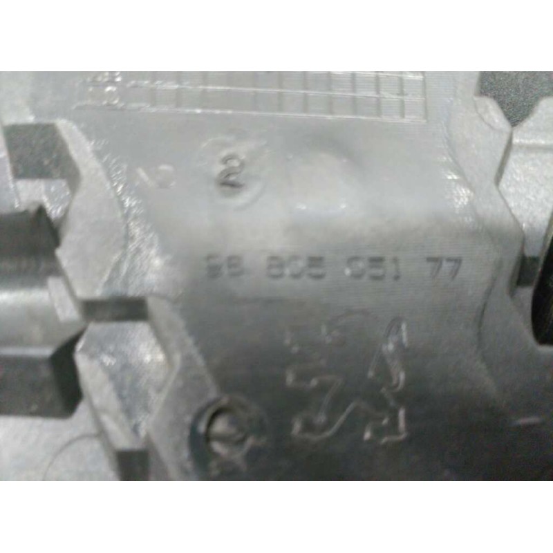 Recambio de rejilla delantera central para peugeot 308 sw confort referencia OEM IAM 9680505177 3