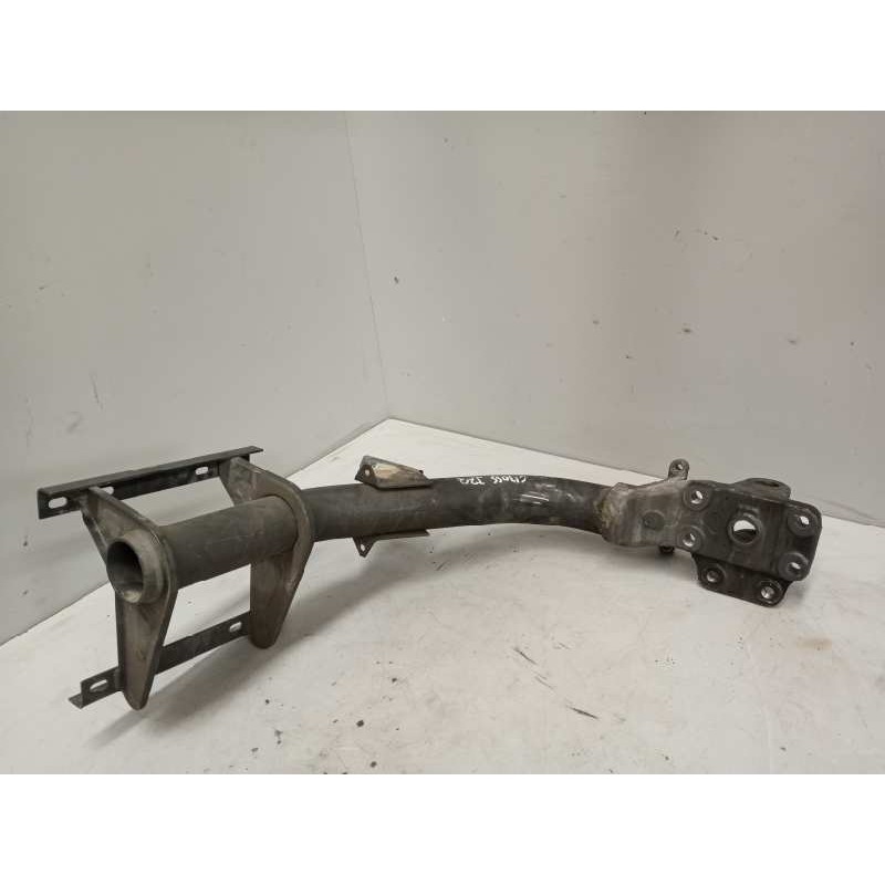 Recambio de soporte para renault d narrow referencia OEM IAM 5010496740  SOPORTE PELDAÑO IZQUIERDO