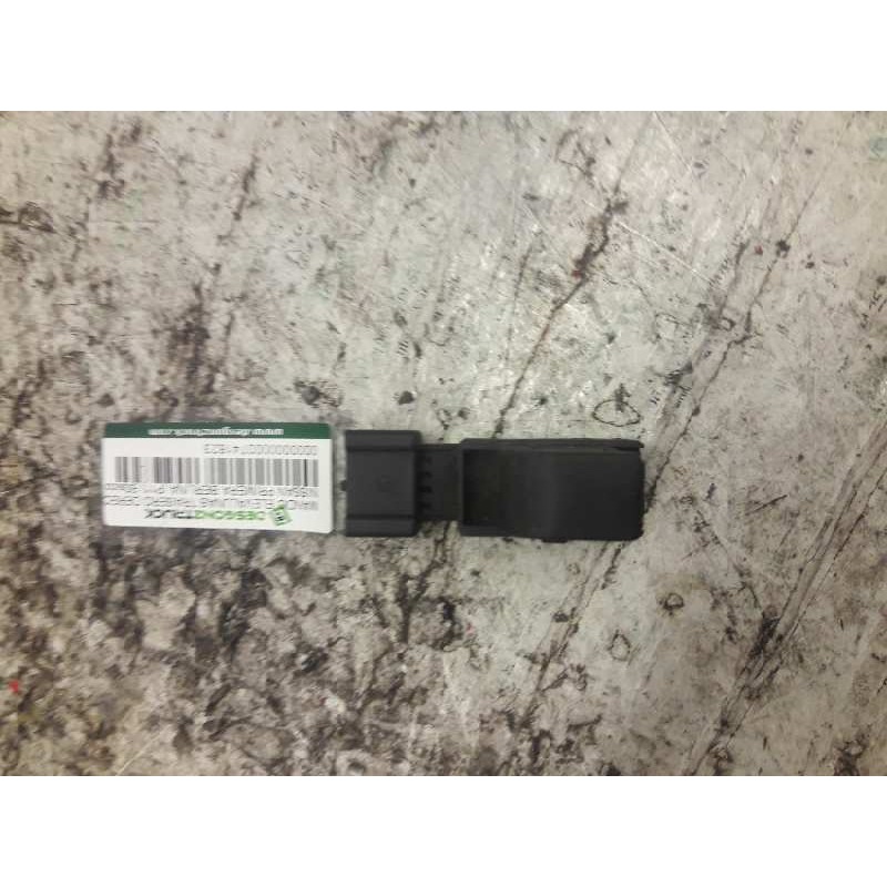 Recambio de mando elevalunas trasero derecho para nissan primera hatchback (p11) 2.0 td referencia OEM IAM   