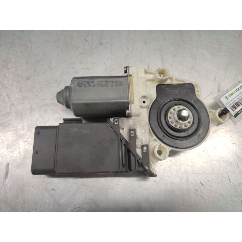 Recambio de motor elevalunas delantero derecho para volkswagen bora berlina (1j2) highline 4motion referencia OEM IAM 9776101434