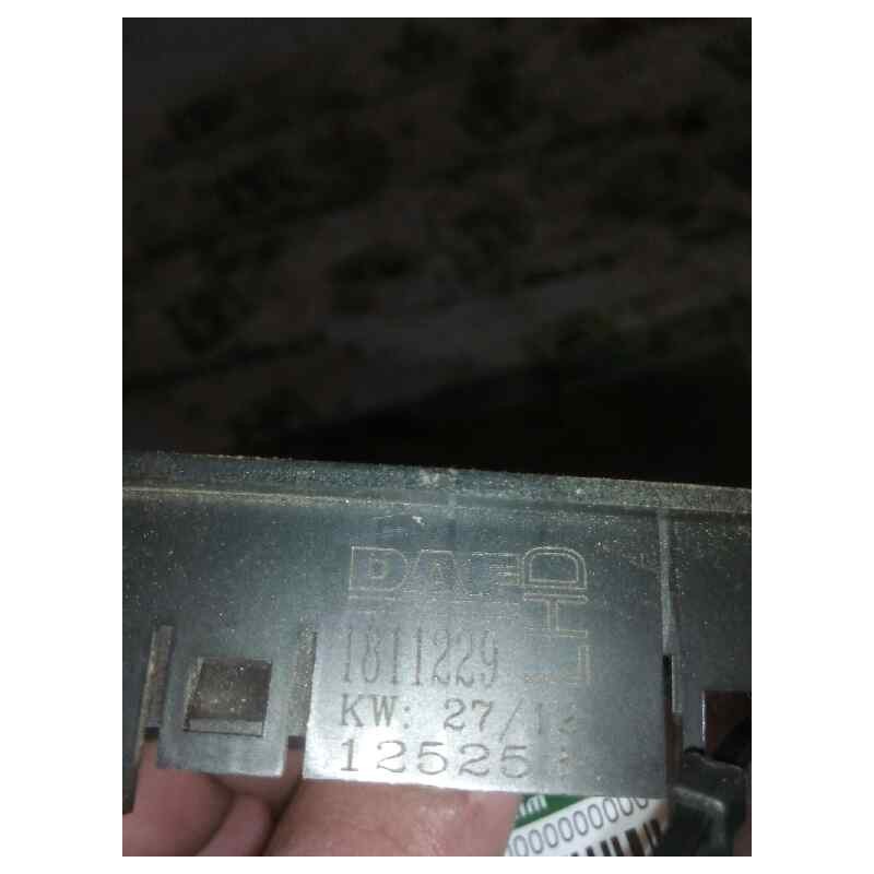 Recambio de mando elevalunas delantero derecho para daf serie xf105.460 fsa 4x2 space-cab referencia OEM IAM 1811229 - Blanco 3