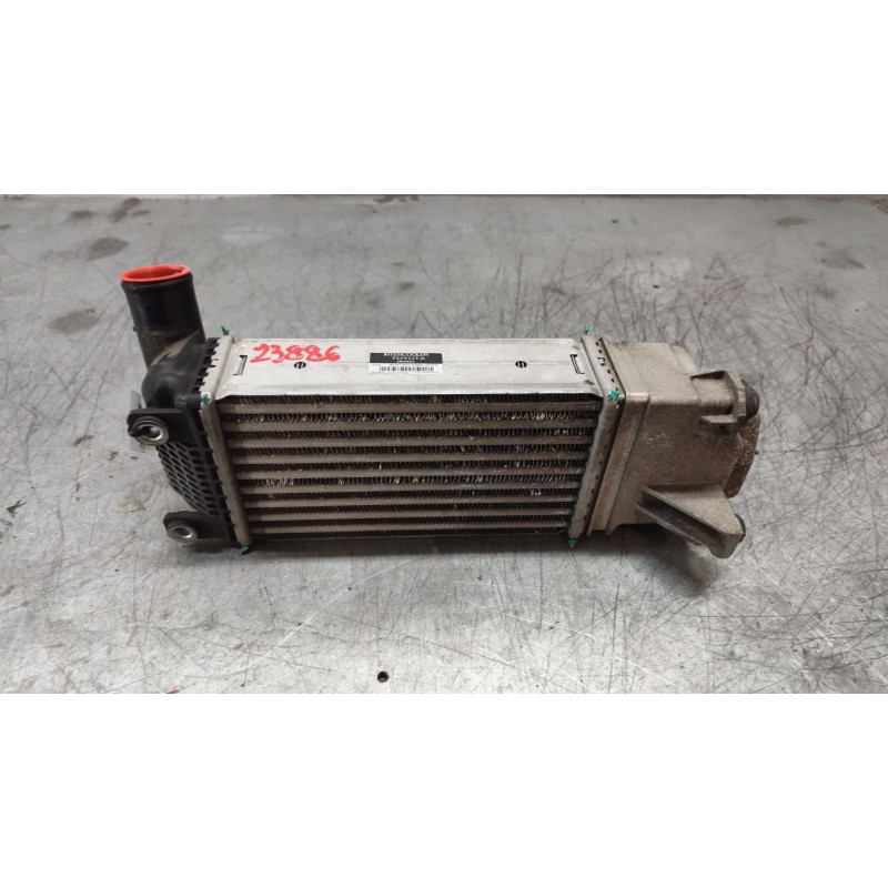 Recambio de intercooler para toyota auris active referencia OEM IAM JD1271005350 - Blanco 2