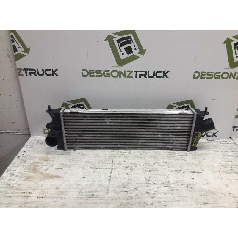 Recambio de intercooler para renault trafic combi (ab 4.01) 6 - plazas, acristalado parcial 2,9t combi corto referencia OEM IAM - Blanco