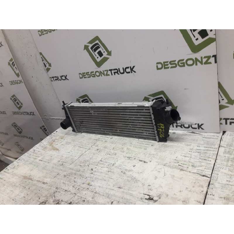 Recambio de intercooler para renault trafic combi (ab 4.01) 6 - plazas, acristalado parcial 2,9t combi corto referencia OEM IAM - Blanco 2