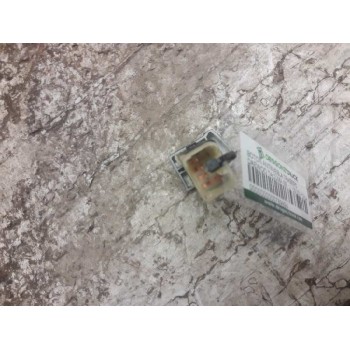 Recambio de boton antiniebla trasero para daewoo tacuma se referencia OEM IAM  5 PINS 