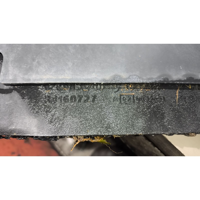 Recambio de guardabarros delantero derecho para volvo fh 500 referencia OEM IAM 82637711 - Blanco 2