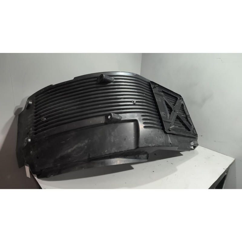Recambio de guardabarros delantero izquierdo para volvo fh xxx referencia OEM IAM 82110404  