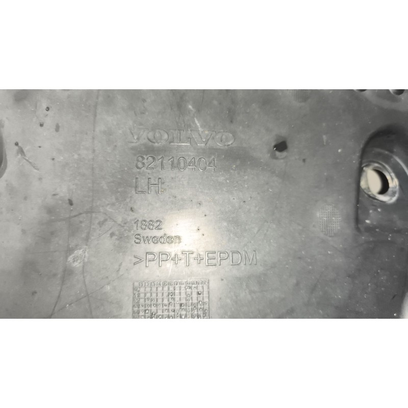 Recambio de guardabarros delantero izquierdo para volvo fh 500 referencia OEM IAM 82110404 - Blanco 2