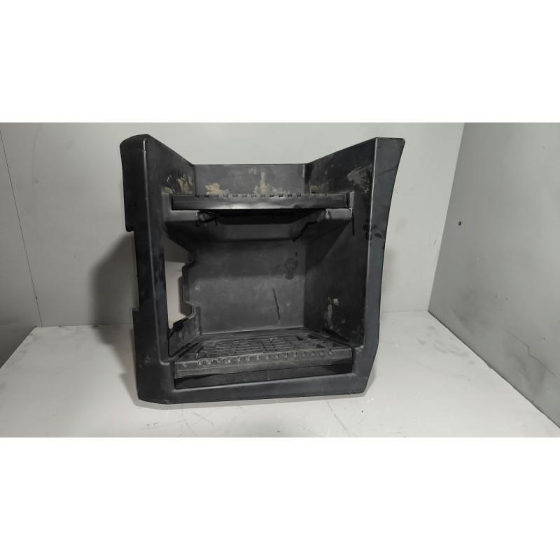 Recambio de peldaño izquierdo para renault serie t 12.8 diesel referencia OEM IAM 82574835  