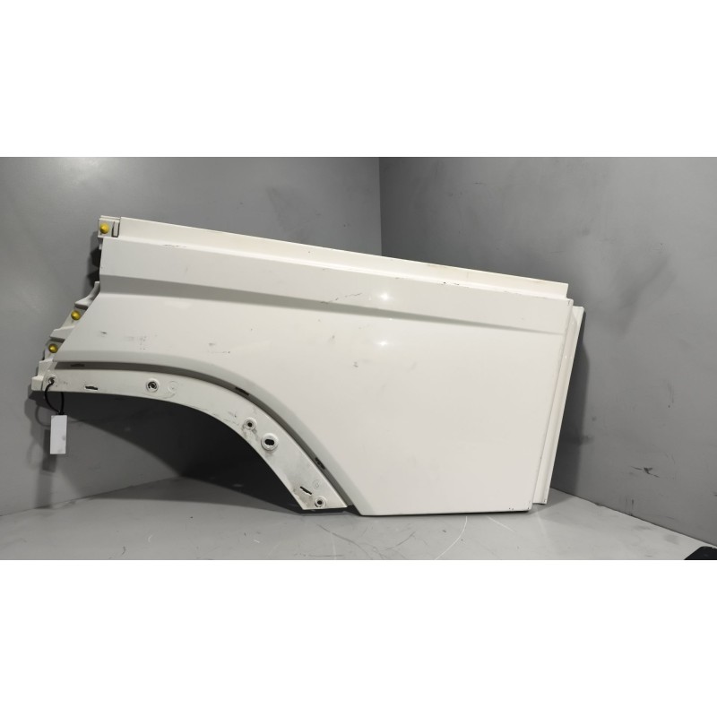 Recambio de moldura trasera cabina para volvo fh xxx referencia OEM IAM 82166367 84233575 