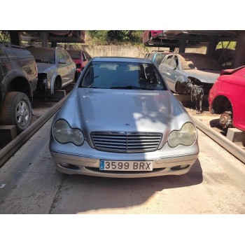 mercedes-benz clase c (w203) berlina del año 2001