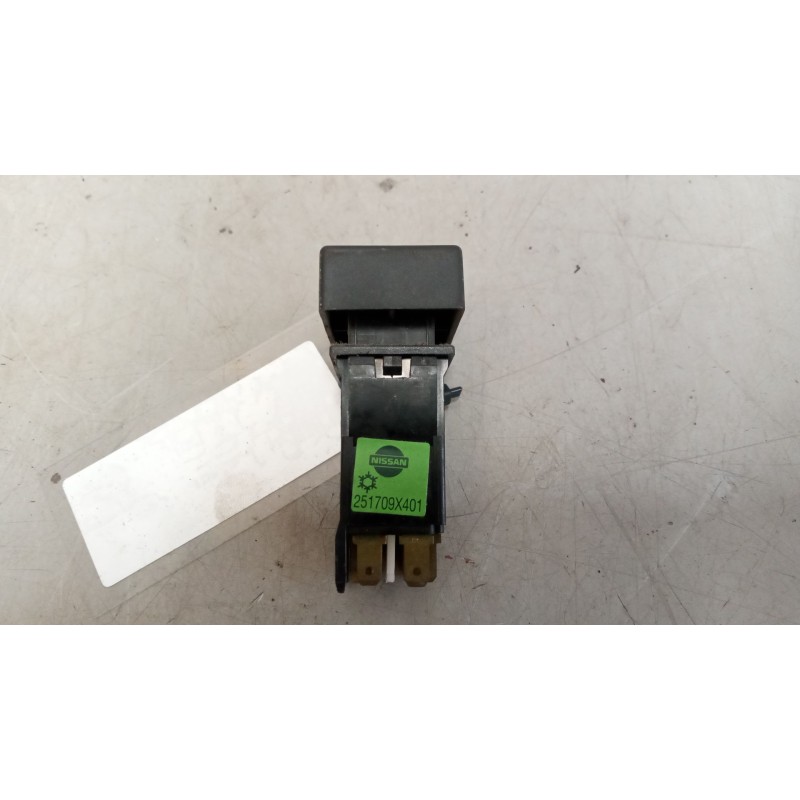 Recambio de interruptor para nissan trucks atleon 35.13 referencia OEM IAM 251709x401  boton aire accondicionado - Amarillo 2