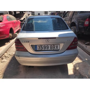 mercedes-benz clase c (w203) berlina del año 2001