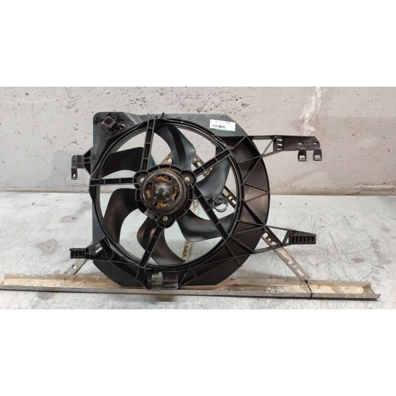 Recambio de electroventilador para renault trafic combi (ab 4.01) referencia OEM IAM 8200151873E  