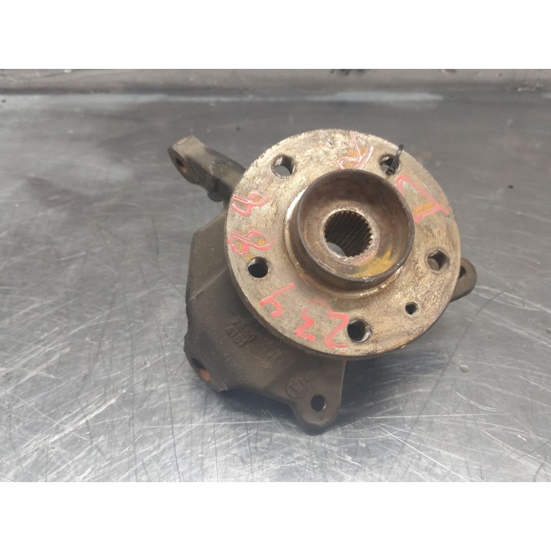Recambio de mangueta delantera derecha para renault trafic combi (ab 4.01) referencia OEM IAM   