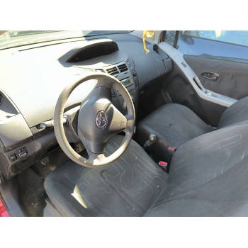 toyota yaris del año 2011