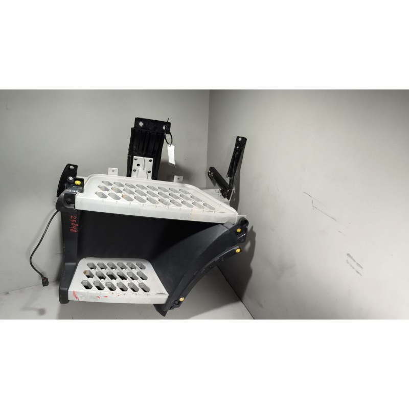 Recambio de peldaño izquierdo para volvo fh xxx referencia OEM IAM 82144986 82136982 