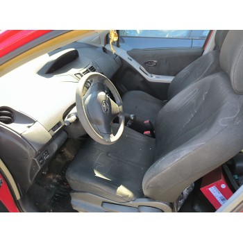 toyota yaris del año 2011