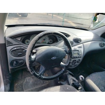 ford focus berlina (cak) del año 2000