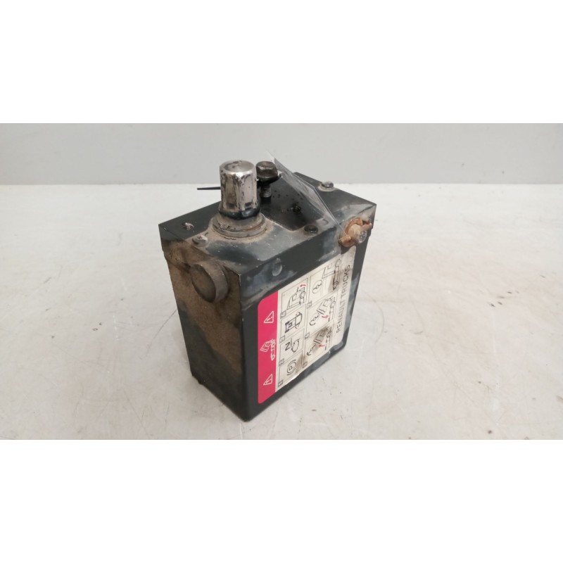 Recambio de bomba elevacion cabina para renault serie t 12.8 diesel referencia OEM IAM 21726535  15463022856