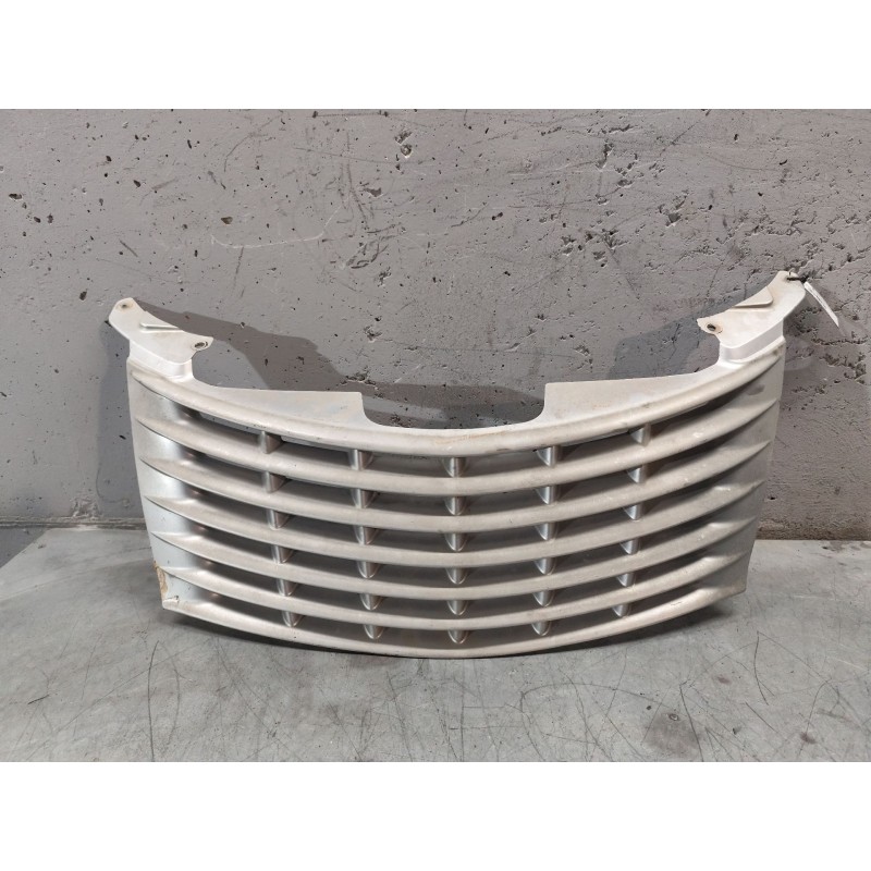 Recambio de rejilla delantera central para chrysler pt cruiser (pt) referencia OEM IAM   