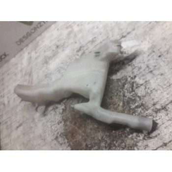 Recambio de deposito limpia para ford fiesta (cb1) ambiente referencia OEM IAM 8A6117B613AD  
