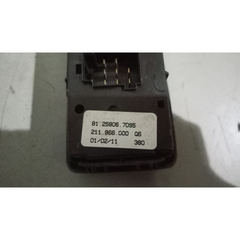 Recambio de mando elevalunas delantero derecho para man tgx 18.480 12.4 diesel referencia OEM IAM 81258067095 - Blanco 2