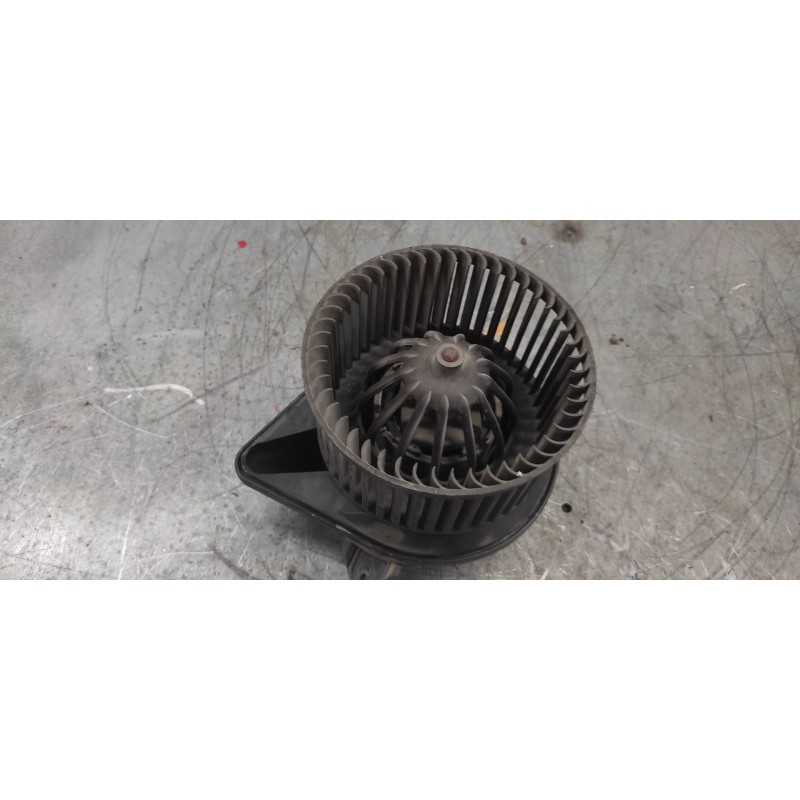 Recambio de ventilador calefaccion para renault trafic combi (ab 4.01) 1.9 diesel referencia OEM IAM F964173T - Blanco 2
