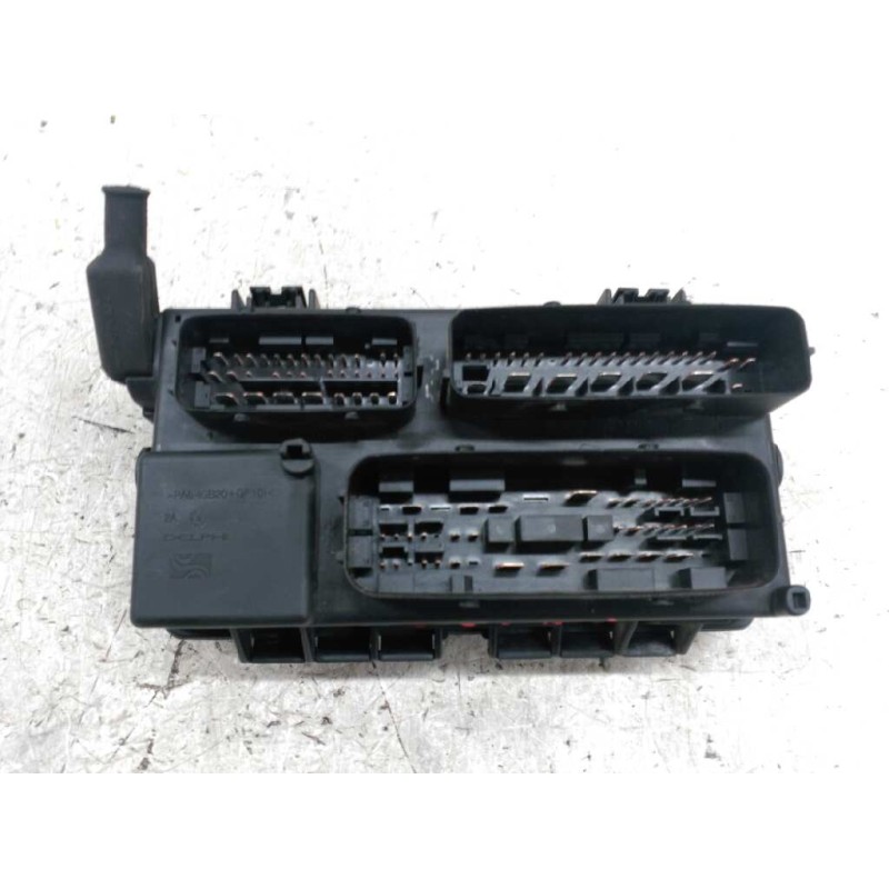 Recambio de caja reles / fusibles para fiat grande punto (199) 1.3 multijet sport (01.2007) referencia OEM IAM 51775622 EXTER. - Blanco