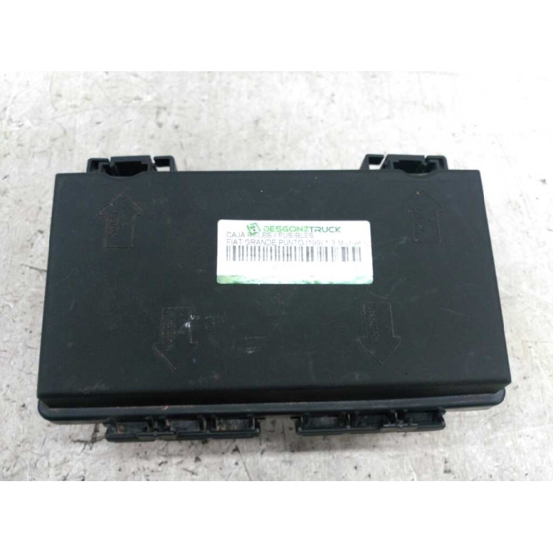 Recambio de caja reles / fusibles para fiat grande punto (199) 1.3 multijet sport (01.2007) referencia OEM IAM 51775622 EXTER. - Blanco 2