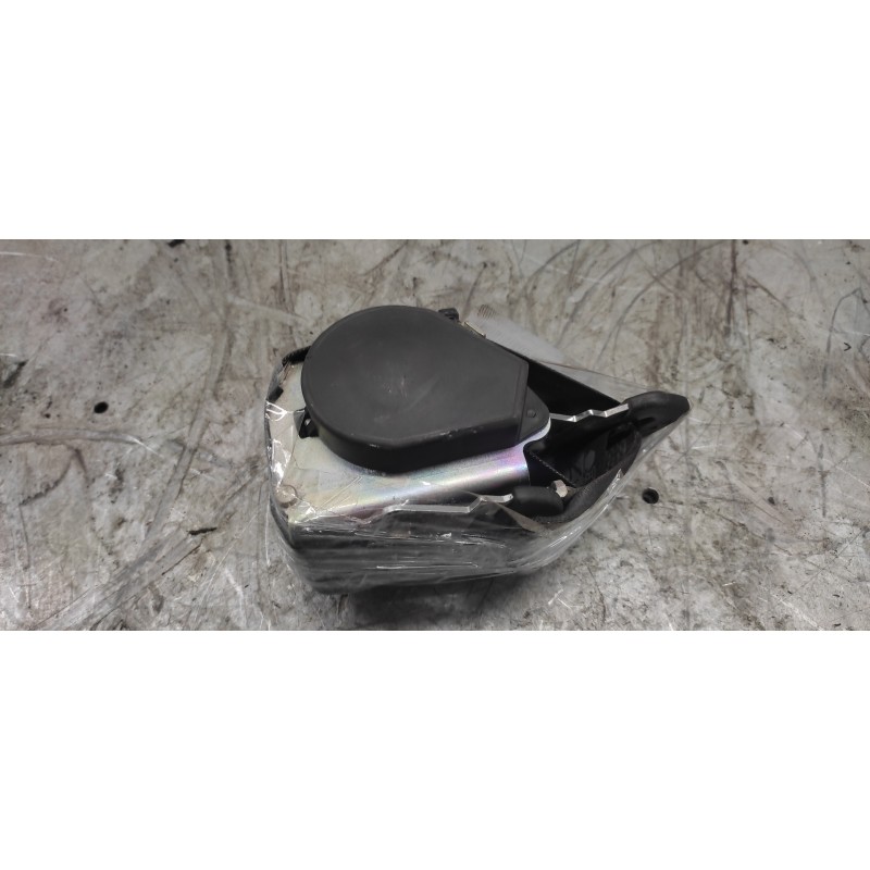 Recambio de cinturon seguridad trasero central para dacia logan laureate referencia OEM IAM 3