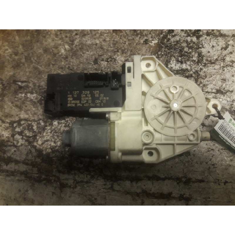 Recambio de motor elevalunas delantero izquierdo para peugeot 407 st sport referencia OEM IAM 1137328125 0130822200 12/18/2 PINS - Blanco