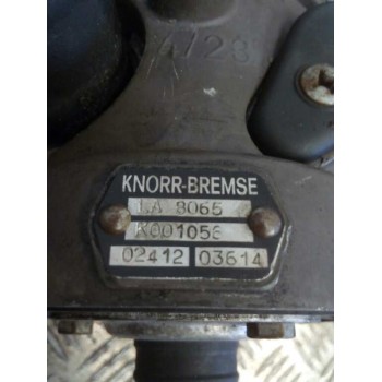 Recambio de valvula aire para renault 470 magnum e2 12.0 diesel referencia OEM IAM LA8065 K001056 VALVULA SECADORA